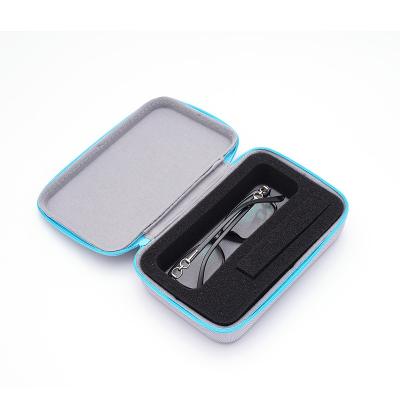 Eyewear glasses case with sponge insert